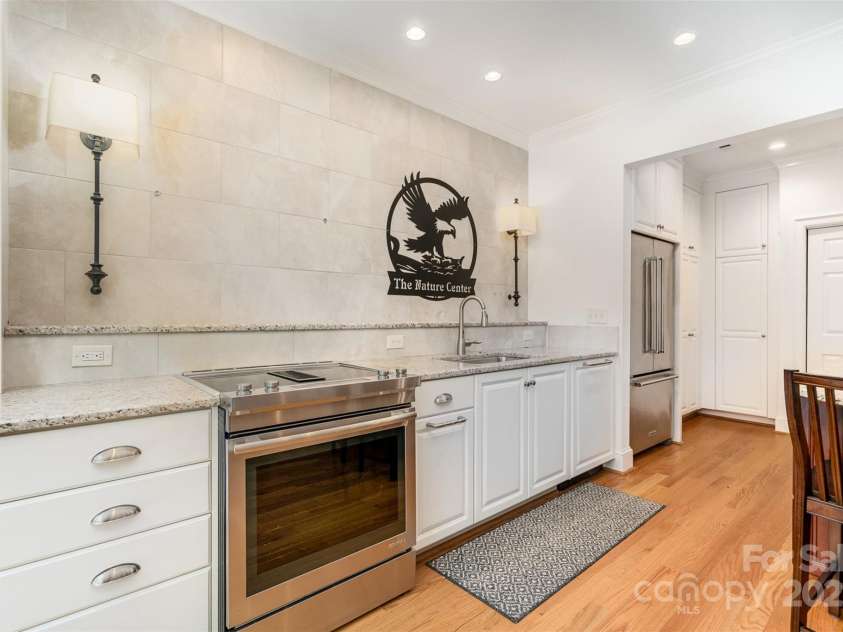 2825 Sharon View Road, Charlotte, NC 28210.  MLS# CAR4275065, YatesRealty ID 6215. 