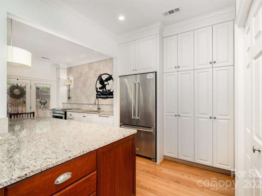 2825 Sharon View Road, Charlotte, NC 28210.  MLS# CAR4275065, YatesRealty ID 6215. 
