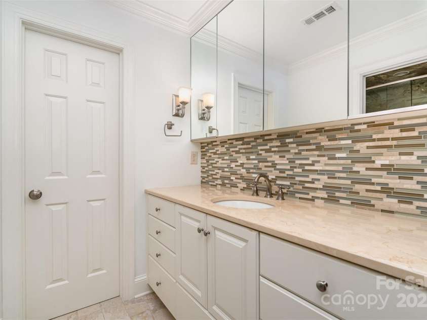 2825 Sharon View Road, Charlotte, NC 28210.  MLS# CAR4275065, YatesRealty ID 6215. 