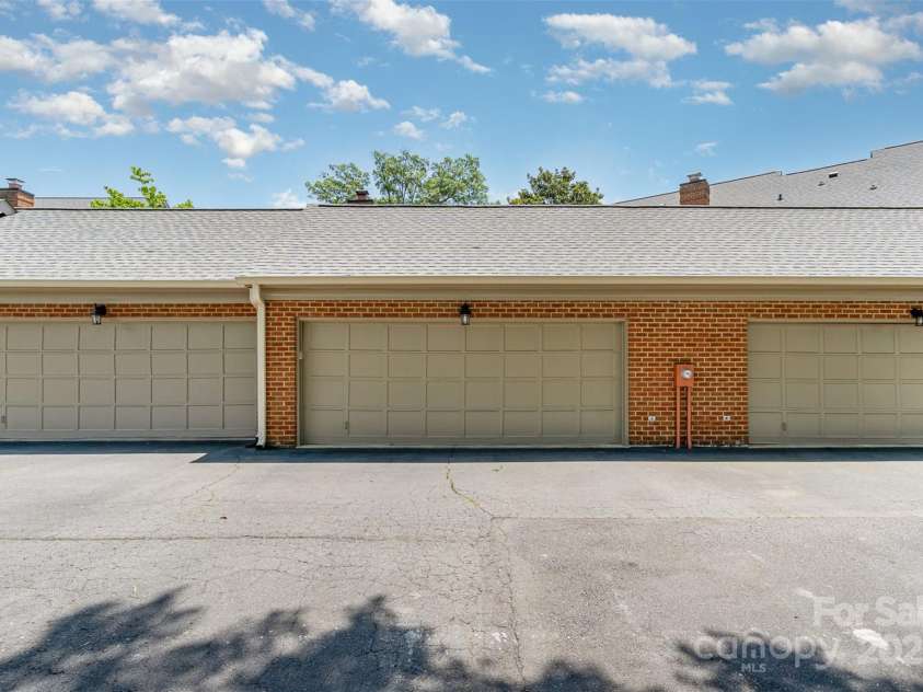 2825 Sharon View Road, Charlotte, NC 28210.  MLS# CAR4275065, YatesRealty ID 6215. 