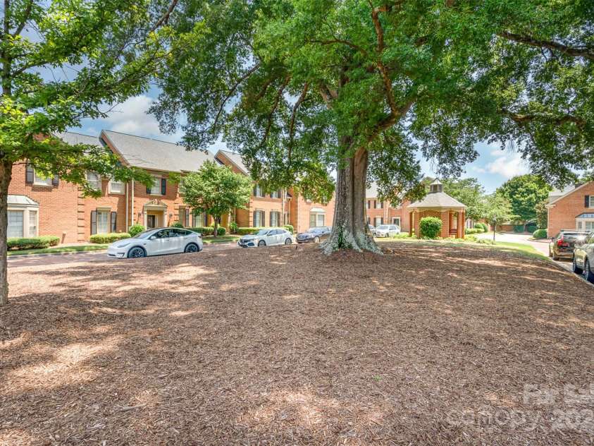2825 Sharon View Road, Charlotte, NC 28210.  MLS# CAR4275065, YatesRealty ID 6215. 