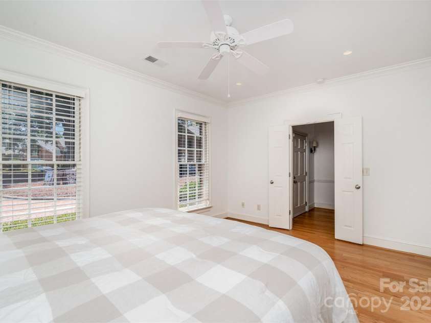 2825 Sharon View Road, Charlotte, NC 28210.  MLS# CAR4275065, YatesRealty ID 6215. 