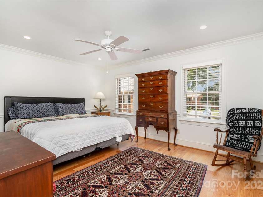 2825 Sharon View Road, Charlotte, NC 28210.  MLS# CAR4275065, YatesRealty ID 6215. 