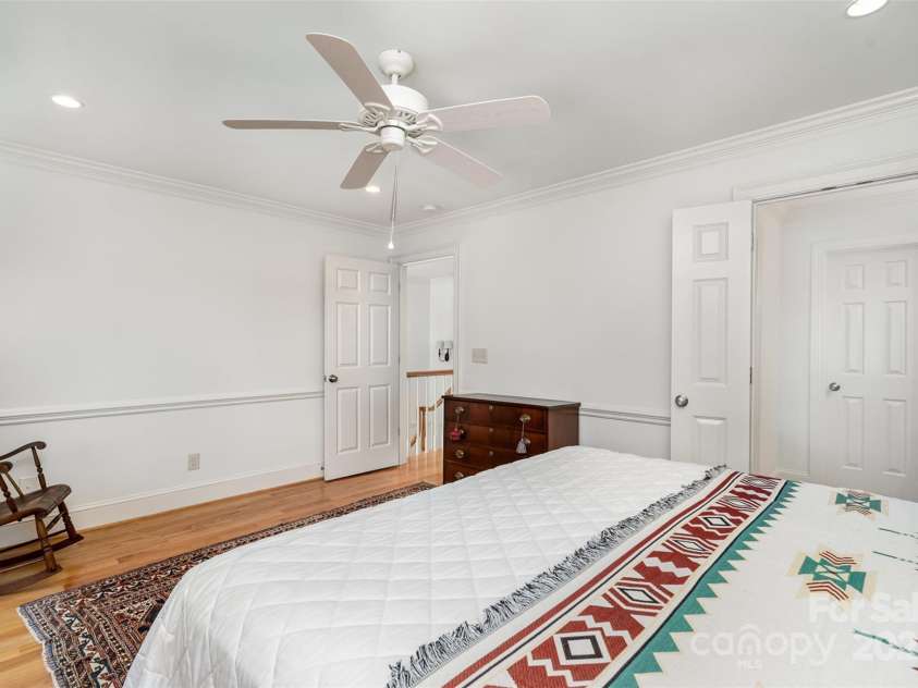 2825 Sharon View Road, Charlotte, NC 28210.  MLS# CAR4275065, YatesRealty ID 6215. 