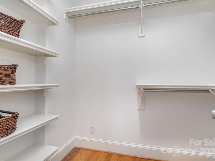 2825 Sharon View Road, Charlotte, NC 28210.  MLS# CAR4275065, YatesRealty ID 6215. 