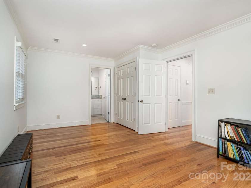 2825 Sharon View Road, Charlotte, NC 28210.  MLS# CAR4275065, YatesRealty ID 6215. 