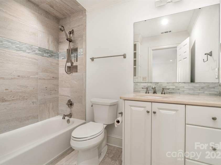 2825 Sharon View Road, Charlotte, NC 28210.  MLS# CAR4275065, YatesRealty ID 6215. 