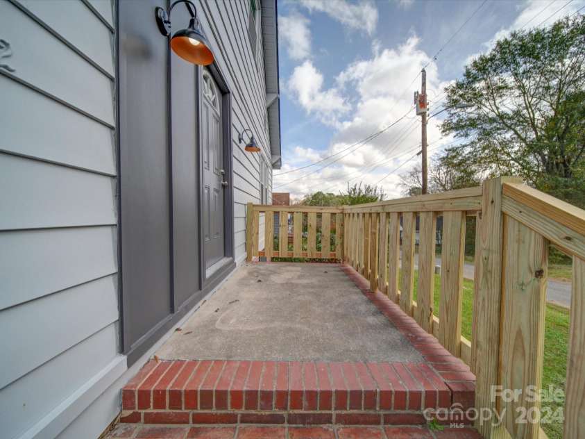 440 Cherry Street, Wadesboro, NC 28170.  MLS# CAR4198590, YatesRealty ID 6216. 