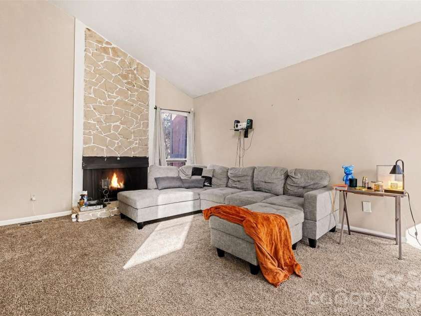 6102 Honeysuckle Lane, Charlotte, NC 28212.  MLS# CAR4336867, YatesRealty ID 6216. 