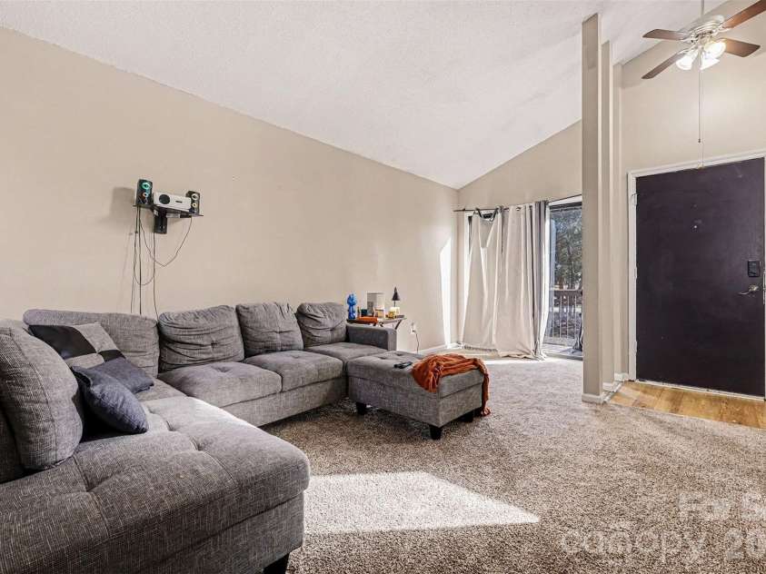 6102 Honeysuckle Lane, Charlotte, NC 28212.  MLS# CAR4336867, YatesRealty ID 6216. 