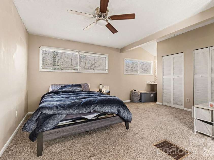 6102 Honeysuckle Lane, Charlotte, NC 28212.  MLS# CAR4336867, YatesRealty ID 6216. 