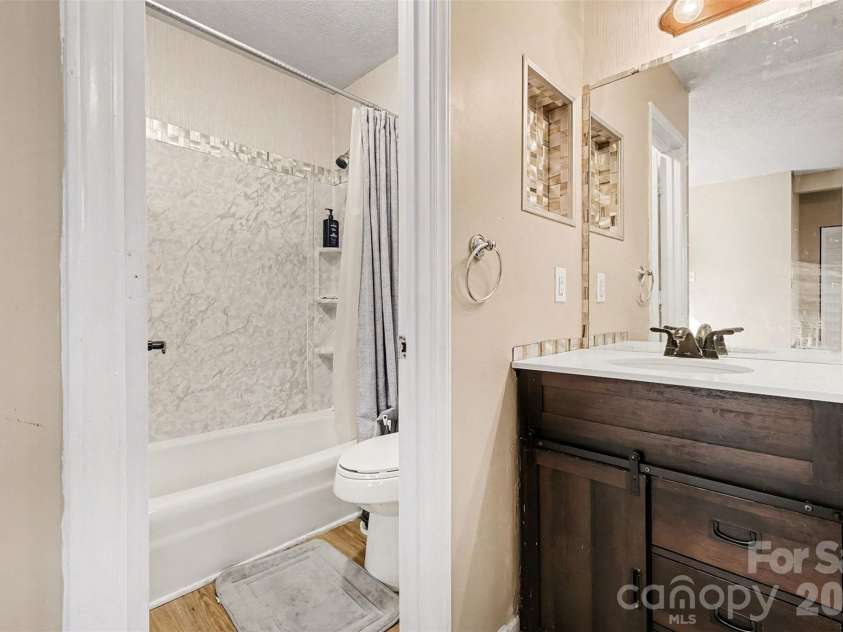 6102 Honeysuckle Lane, Charlotte, NC 28212.  MLS# CAR4336867, YatesRealty ID 6216. 