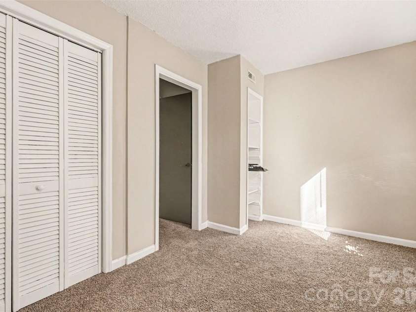 6102 Honeysuckle Lane, Charlotte, NC 28212.  MLS# CAR4336867, YatesRealty ID 6216. 