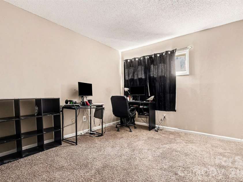 6102 Honeysuckle Lane, Charlotte, NC 28212.  MLS# CAR4336867, YatesRealty ID 6216. 