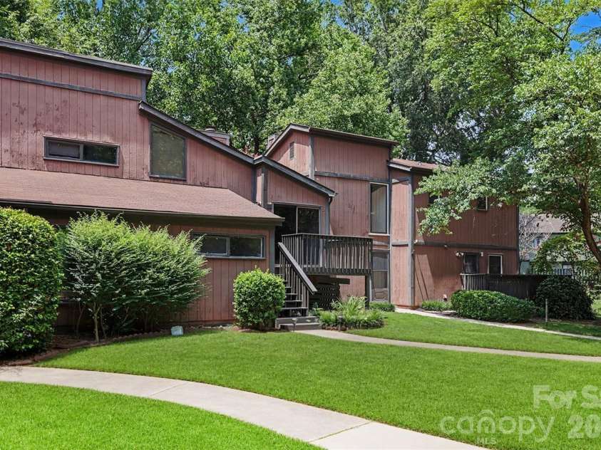 6102 Honeysuckle Lane, Charlotte, NC 28212.  MLS# CAR4336867, YatesRealty ID 6216. 