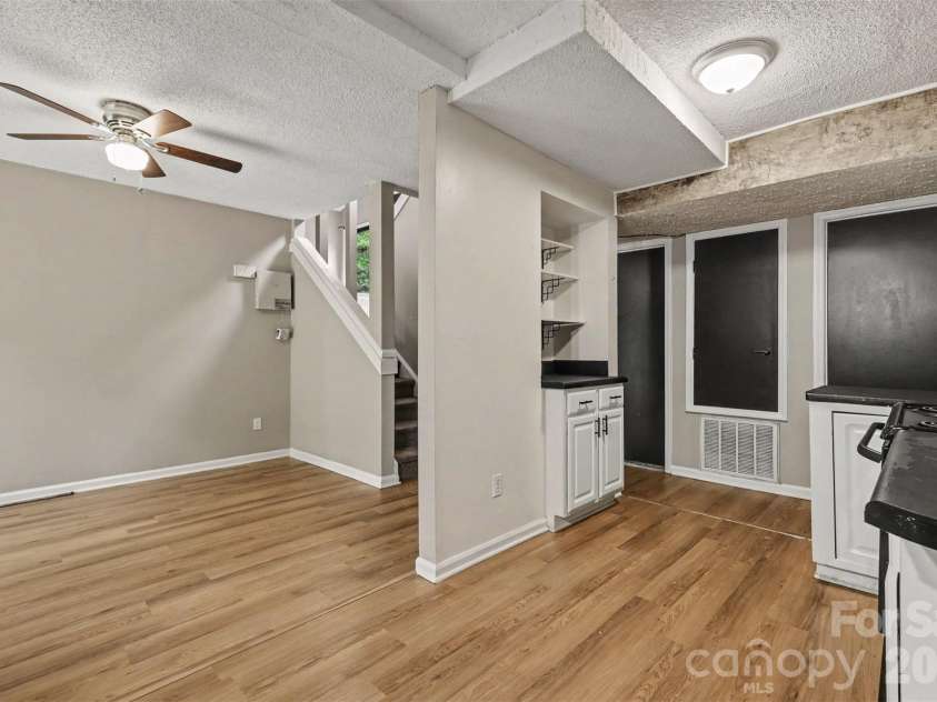 6102 Honeysuckle Lane, Charlotte, NC 28212.  MLS# CAR4336867, YatesRealty ID 6216. 