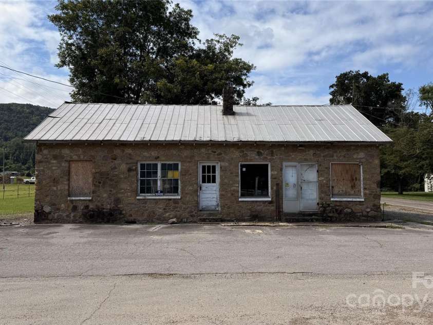 41 Upper Shut In Road, Hot Springs, NC 27843.  MLS# CAR4307080, YatesRealty ID 622. 