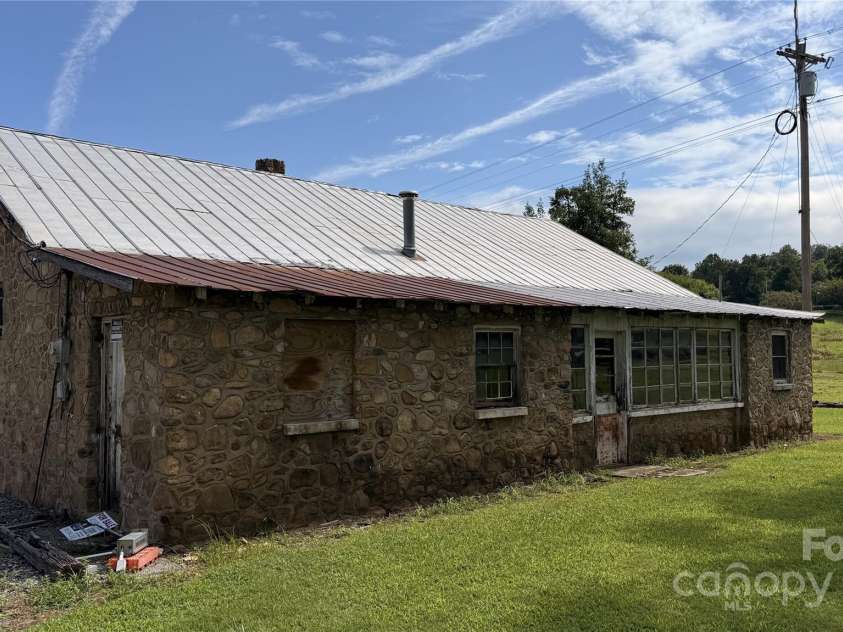 41 Upper Shut In Road, Hot Springs, NC 27843.  MLS# CAR4307080, YatesRealty ID 622. 