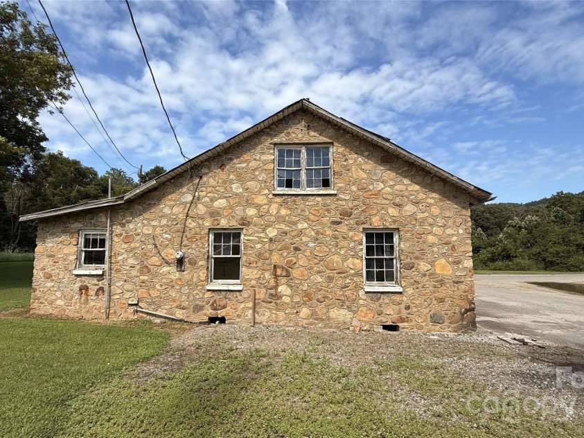 41 Upper Shut In Road, Hot Springs, NC 27843.  MLS# CAR4307080, YatesRealty ID 622. 