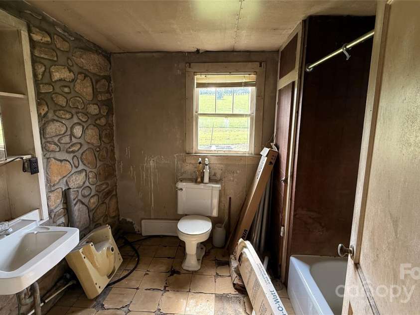 41 Upper Shut In Road, Hot Springs, NC 27843.  MLS# CAR4307080, YatesRealty ID 622. 