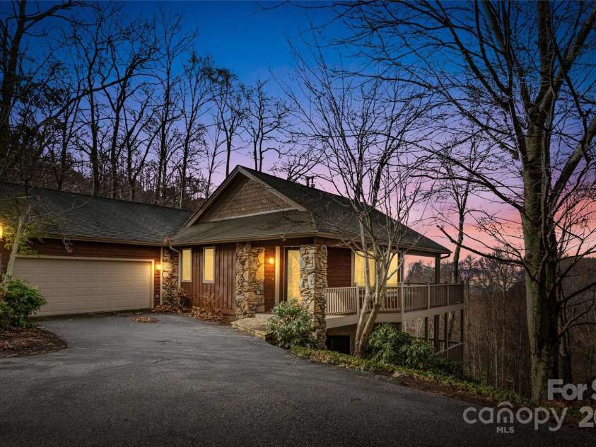 45 Ivy Point Lane, Burnsville, NC 28714.  MLS# CAR4217822, YatesRealty ID 622. 