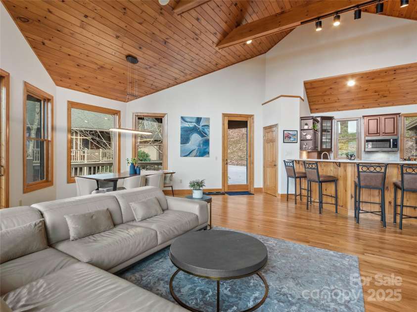 45 Ivy Point Lane, Burnsville, NC 28714.  MLS# CAR4217822, YatesRealty ID 622. 