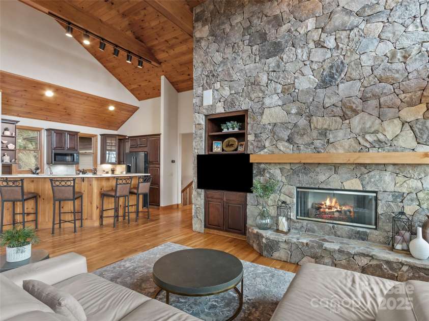 45 Ivy Point Lane, Burnsville, NC 28714.  MLS# CAR4217822, YatesRealty ID 622. 