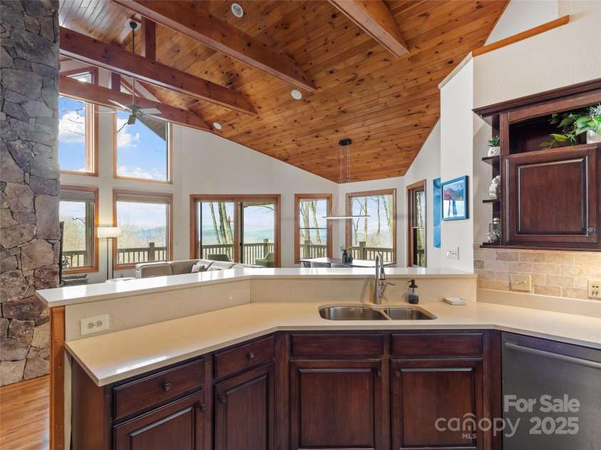 45 Ivy Point Lane, Burnsville, NC 28714.  MLS# CAR4217822, YatesRealty ID 622. 