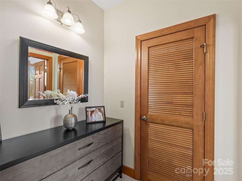 45 Ivy Point Lane, Burnsville, NC 28714.  MLS# CAR4217822, YatesRealty ID 622. 