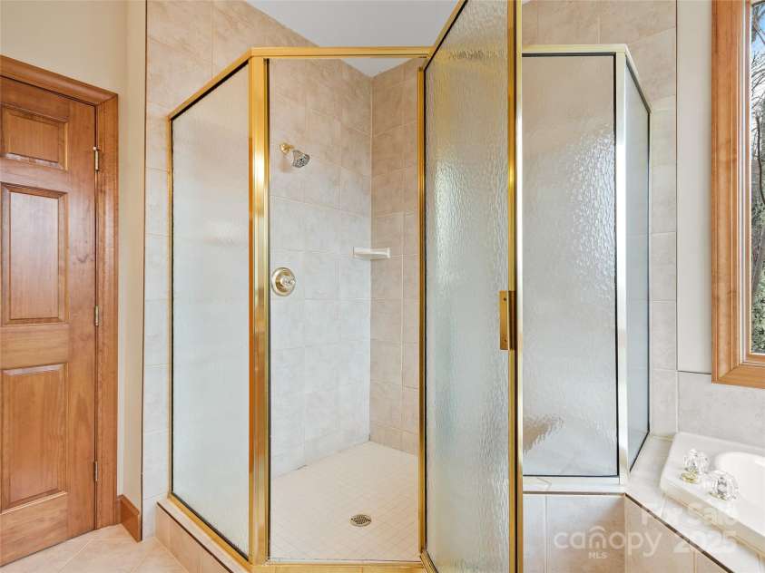 45 Ivy Point Lane, Burnsville, NC 28714.  MLS# CAR4217822, YatesRealty ID 622. 