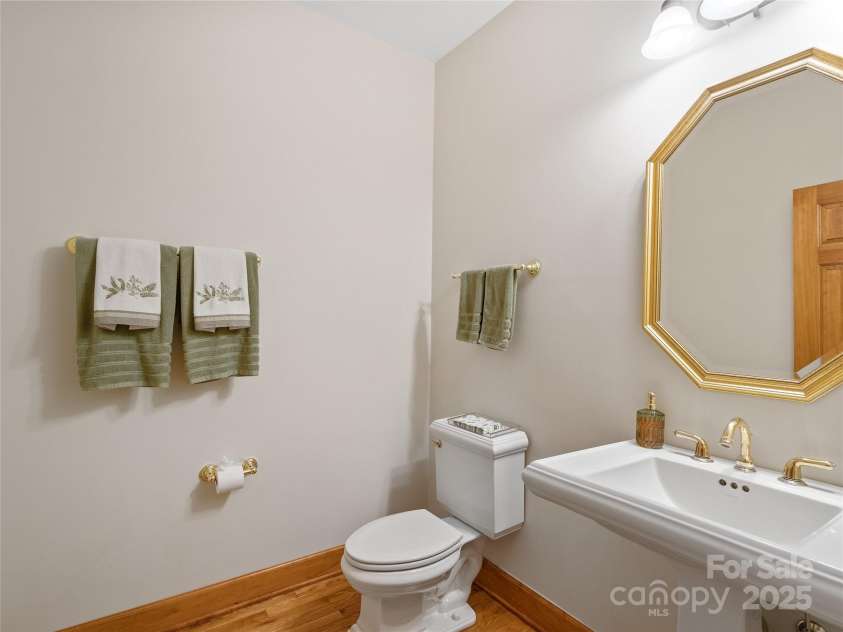 45 Ivy Point Lane, Burnsville, NC 28714.  MLS# CAR4217822, YatesRealty ID 622. 