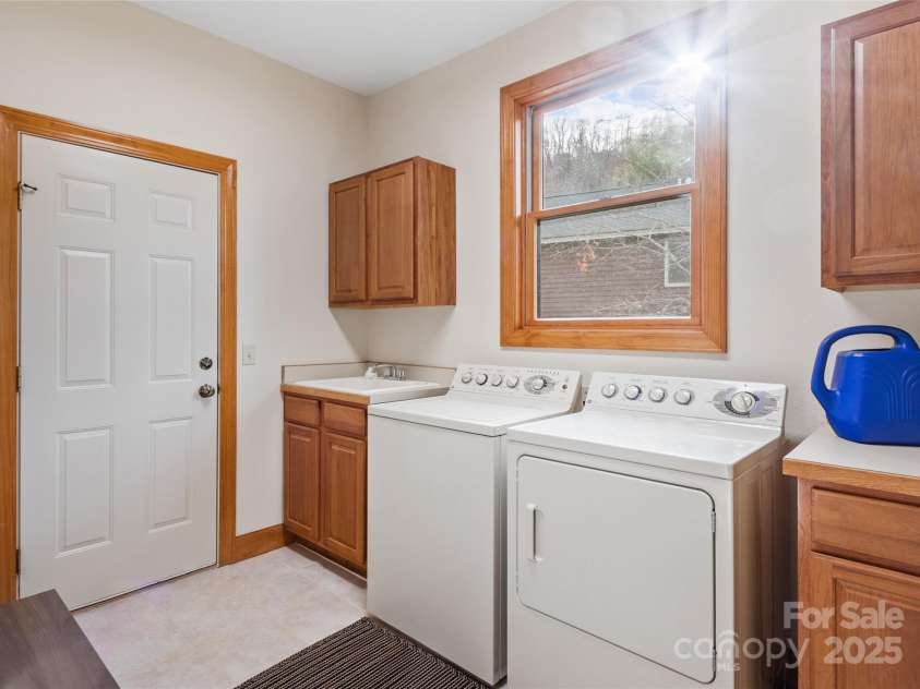 45 Ivy Point Lane, Burnsville, NC 28714.  MLS# CAR4217822, YatesRealty ID 622. 