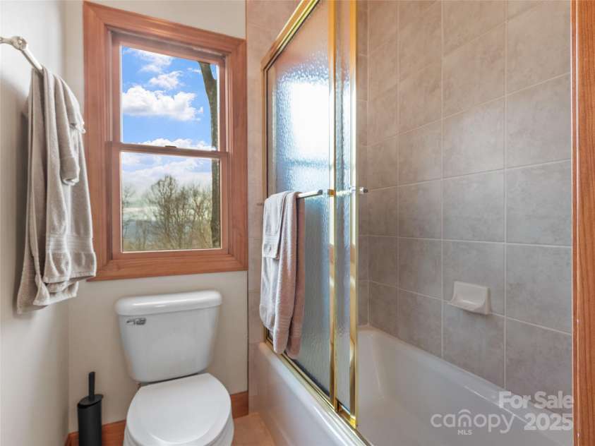 45 Ivy Point Lane, Burnsville, NC 28714.  MLS# CAR4217822, YatesRealty ID 622. 