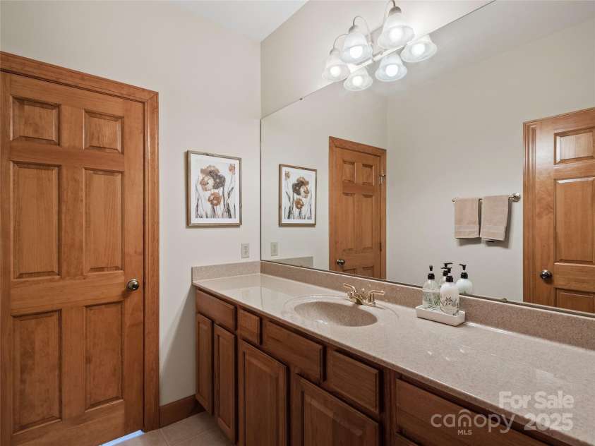 45 Ivy Point Lane, Burnsville, NC 28714.  MLS# CAR4217822, YatesRealty ID 622. 