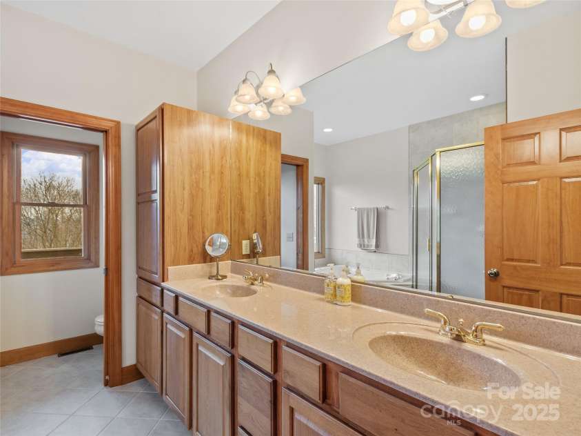 45 Ivy Point Lane, Burnsville, NC 28714.  MLS# CAR4217822, YatesRealty ID 622. 