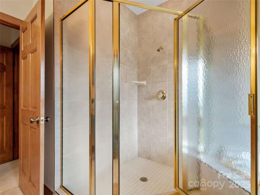 45 Ivy Point Lane, Burnsville, NC 28714.  MLS# CAR4217822, YatesRealty ID 622. 