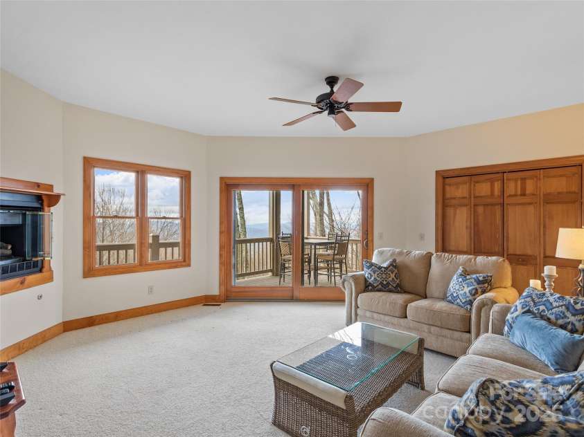 45 Ivy Point Lane, Burnsville, NC 28714.  MLS# CAR4217822, YatesRealty ID 622. 