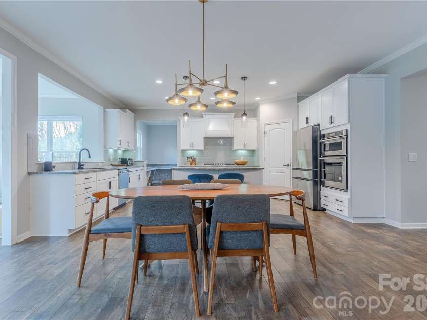 270 Hampton Trail Drive, Fort Mill, SC 29708.  MLS# CAR4349571, YatesRealty ID 6222. Custom Light Fixtures