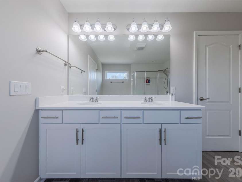 270 Hampton Trail Drive, Fort Mill, SC 29708.  MLS# CAR4349571, YatesRealty ID 6222. Double Vanity