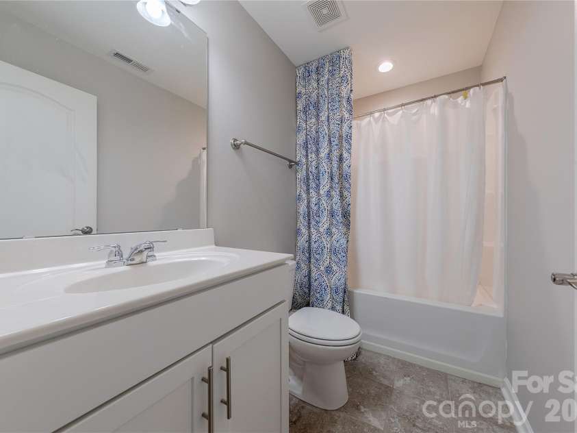 270 Hampton Trail Drive, Fort Mill, SC 29708.  MLS# CAR4349571, YatesRealty ID 6222. Private Bath for Bedroom Four / Full Bath Three