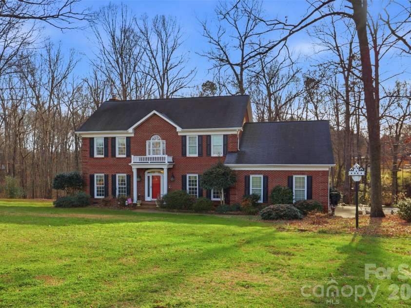 1600 Thornhill Drive, Monroe, NC 28110.  MLS# CAR4325447, YatesRealty ID 6227. Front Yard