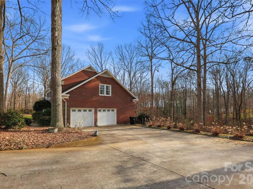 1600 Thornhill Drive, Monroe, NC 28110.  MLS# CAR4325447, YatesRealty ID 6227. Garage 