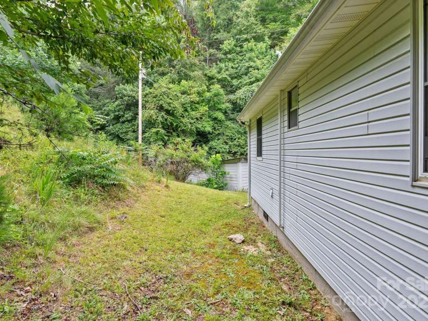 530 Rebel Ridge Road, Marshall, NC 28753.  MLS# CAR4280737, YatesRealty ID 6228. 