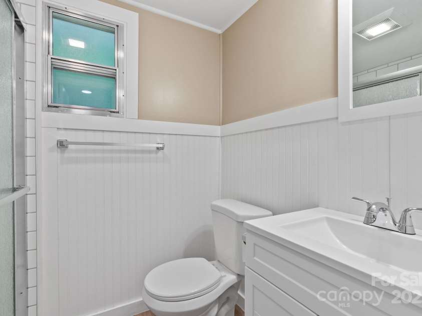 530 Rebel Ridge Road, Marshall, NC 28753.  MLS# CAR4280737, YatesRealty ID 6228. New bathroom!