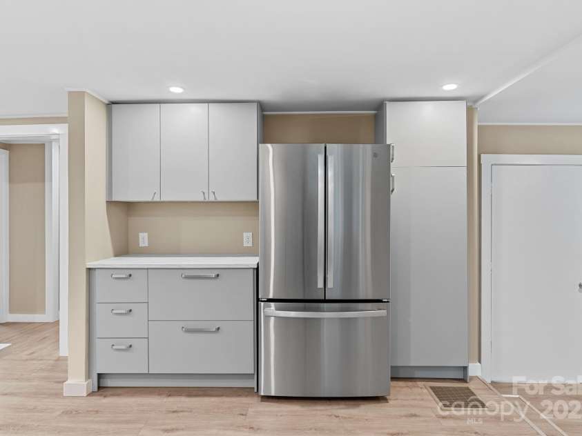 530 Rebel Ridge Road, Marshall, NC 28753.  MLS# CAR4280737, YatesRealty ID 6228. So much storage!