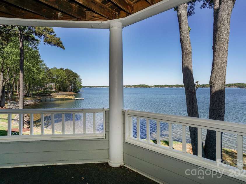 368 Northwest Drive, Davidson, NC 28036.  MLS# CAR4245656, YatesRealty ID 6229. 
