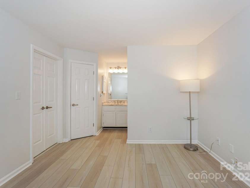 368 Northwest Drive, Davidson, NC 28036.  MLS# CAR4245656, YatesRealty ID 6229. 