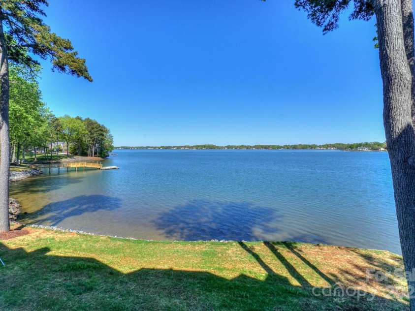 368 Northwest Drive, Davidson, NC 28036.  MLS# CAR4245656, YatesRealty ID 6229. 