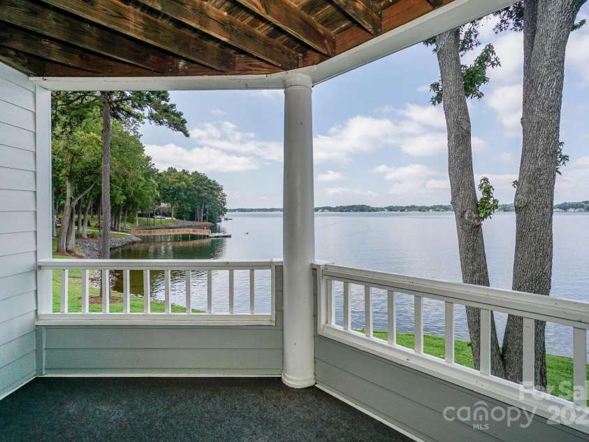 368 Northwest Drive, Davidson, NC 28036.  MLS# CAR4245656, YatesRealty ID 6229. 