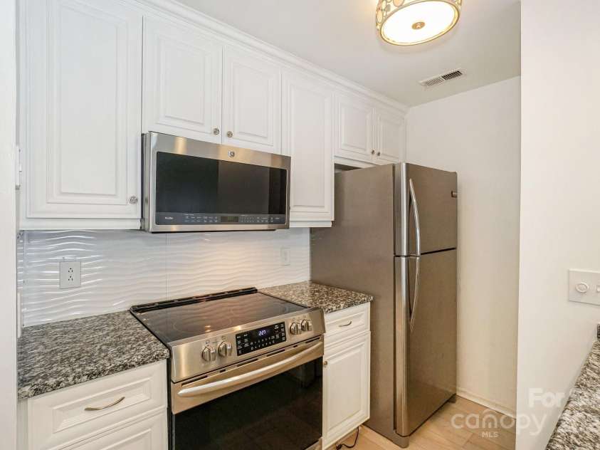 368 Northwest Drive, Davidson, NC 28036.  MLS# CAR4245656, YatesRealty ID 6229. 